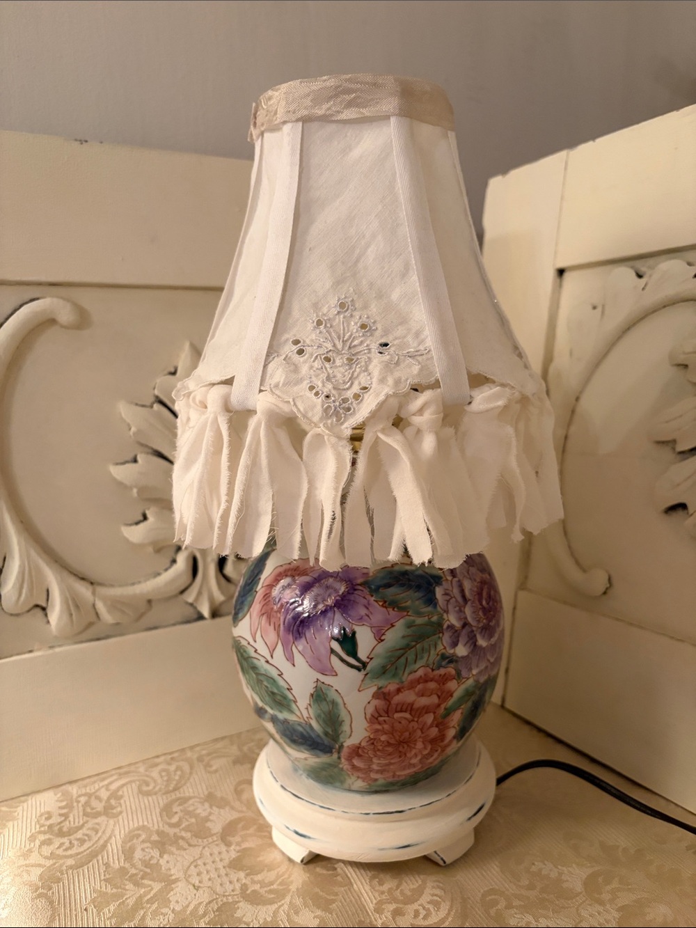 Vintage Chinoiserie Small Table Lamp with Cottage Cream Cut Lace Fringe Shade